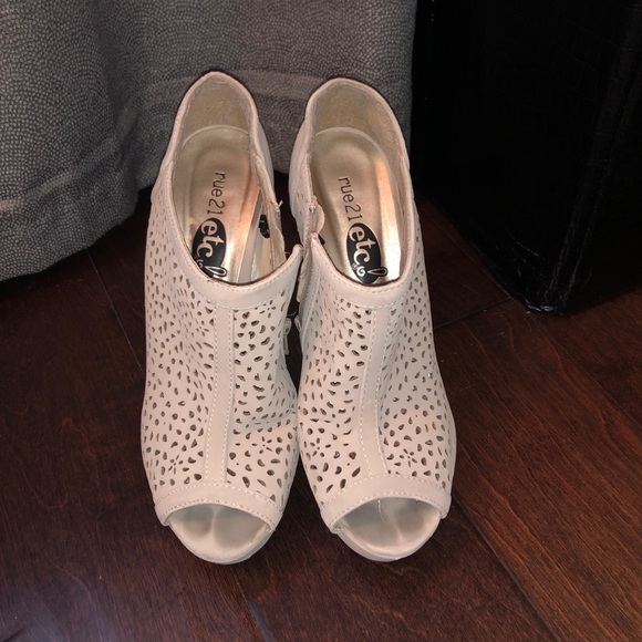 Nude platform heels - Picture 3 of 4